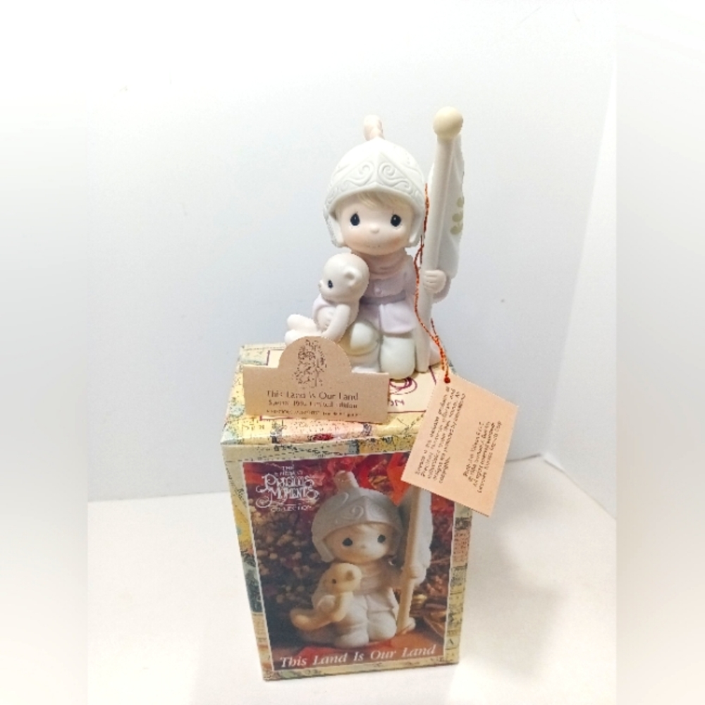 Precious Moments THIS LAND IS OUR LAND #527777 Figurine NEW IN BOX